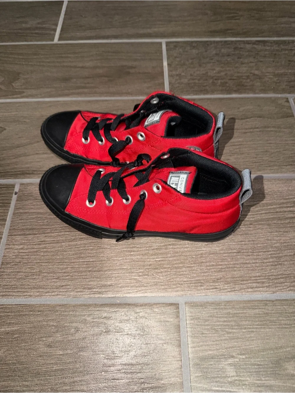 Converse bright red